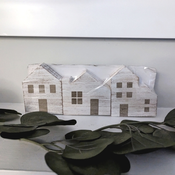 Other - Whitewash Farm House Christmas Wooden Houses